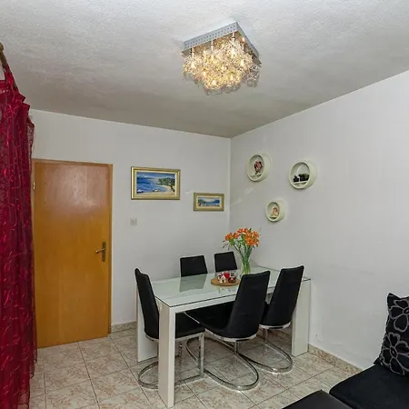 Vikendica House Rose In Center Split