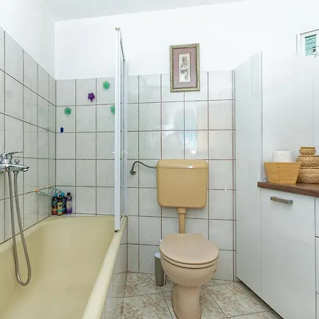 Сasa de vacaciones House Rose In Center