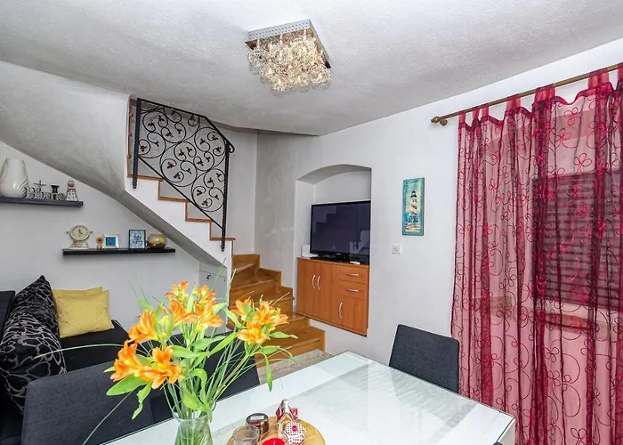 House Rose In Center Dom wakacyjny