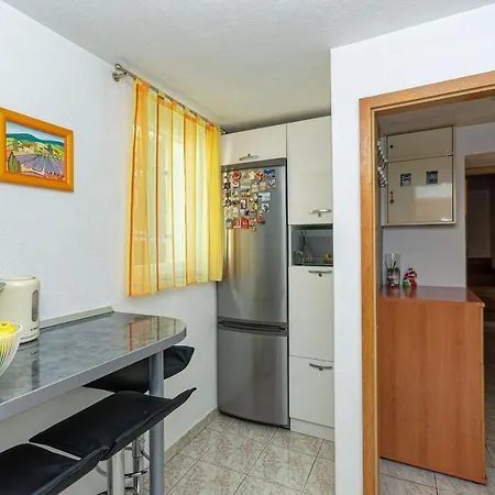 House Rose In Center *